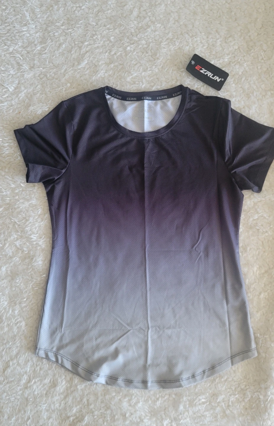 BNWT EZRUN Women's Gradient Black Workout T-Shirt - Size Small - photo 2
