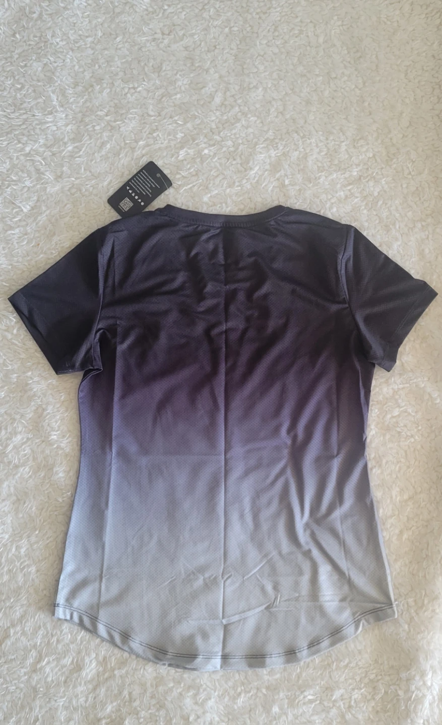BNWT EZRUN Women's Gradient Black Workout T-Shirt - Size Small - photo 3