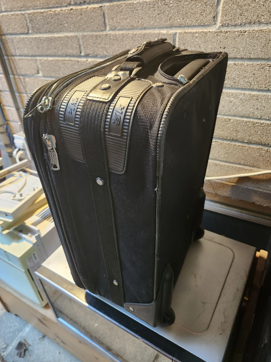 Black 2 wheeled carry on luggage - photo 4