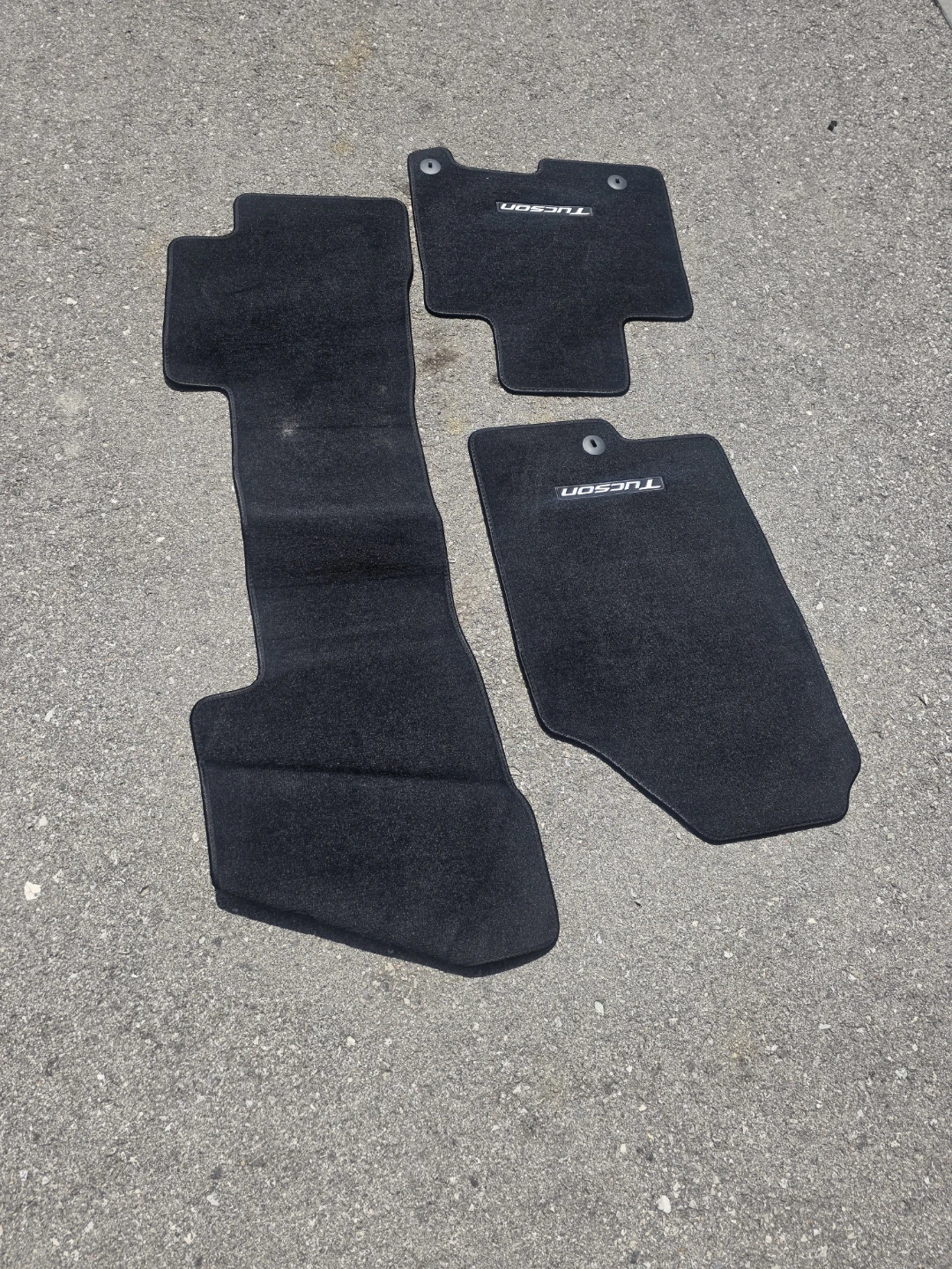 Hyundai Tucson Cargo Cover and Floor Mats - photo 3