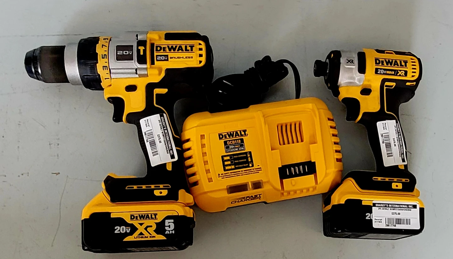DCK2100P2 20V MAX* Brushless Cordless 2-Tool Kit (28617768)