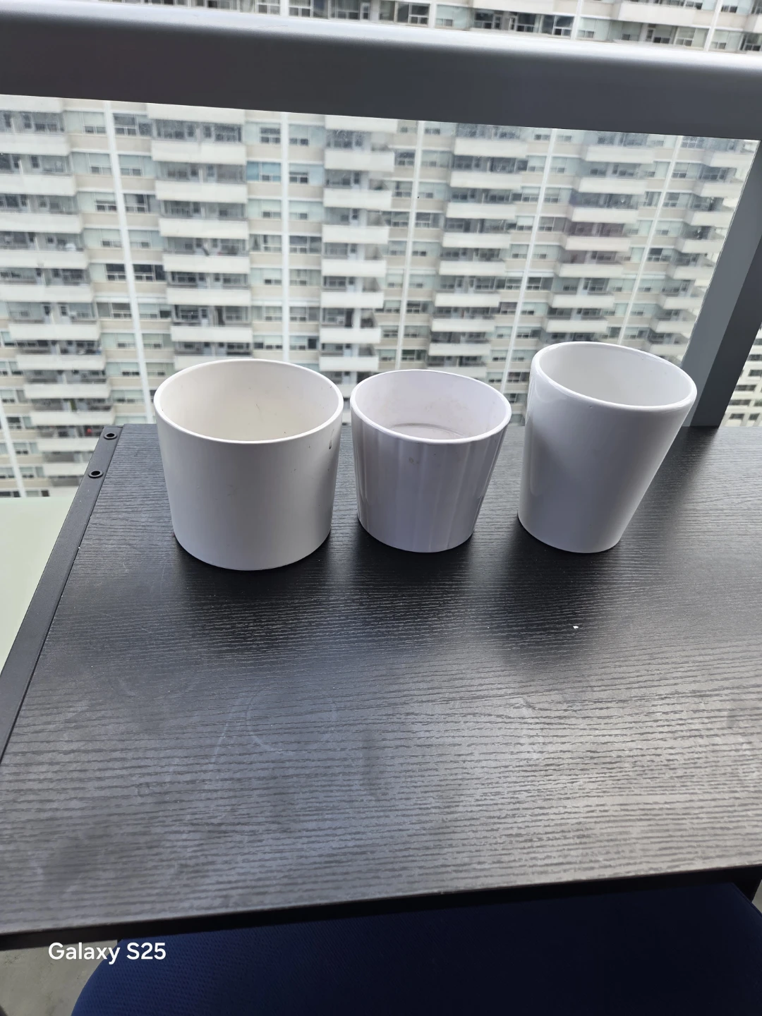 Set of 3 White Ceramic Planters - photo 3
