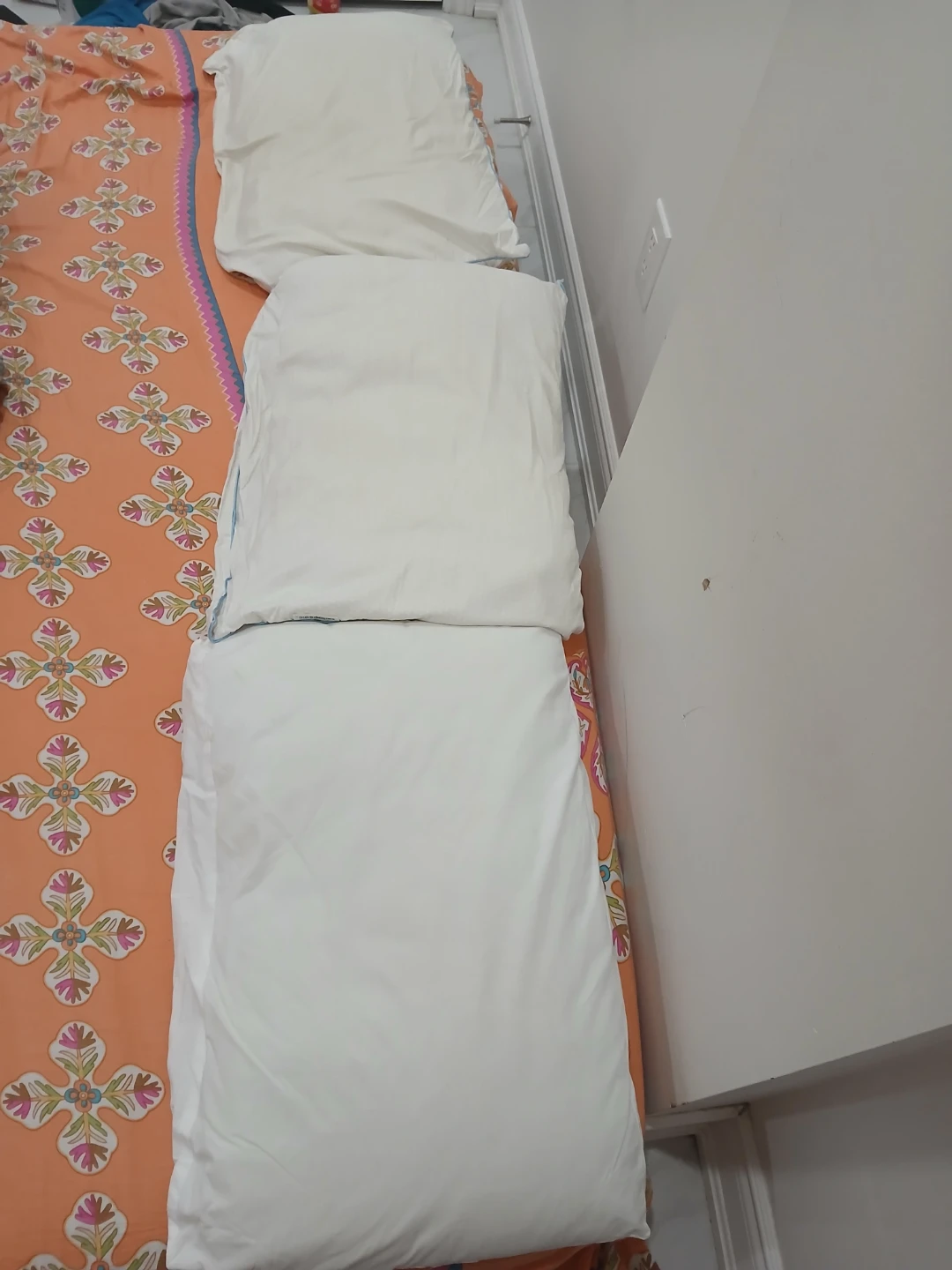 Hybrid Mattress size  king 10"height with 3 pillows - photo 5