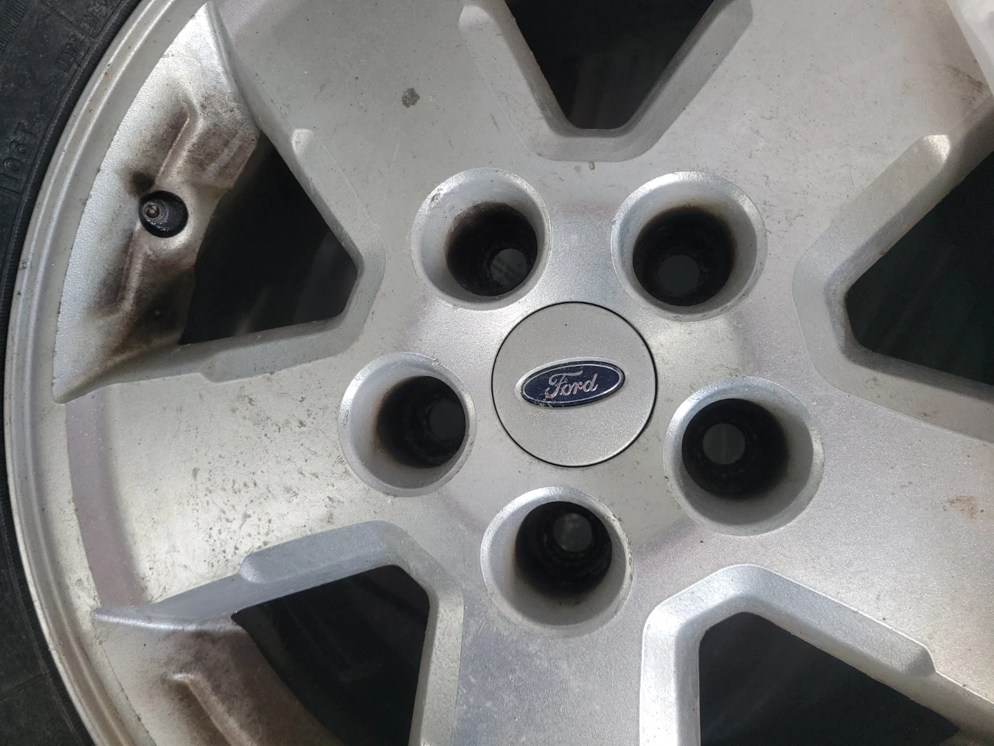 Goodyear Tire 235/70R16 - photo 2