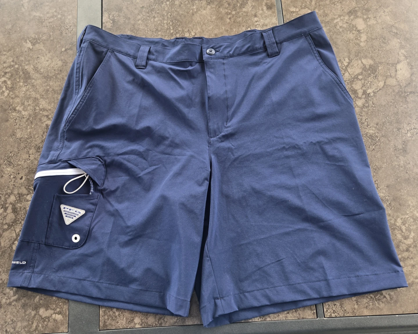 Men's Columbia PFG Navy Shorts. 42X10.