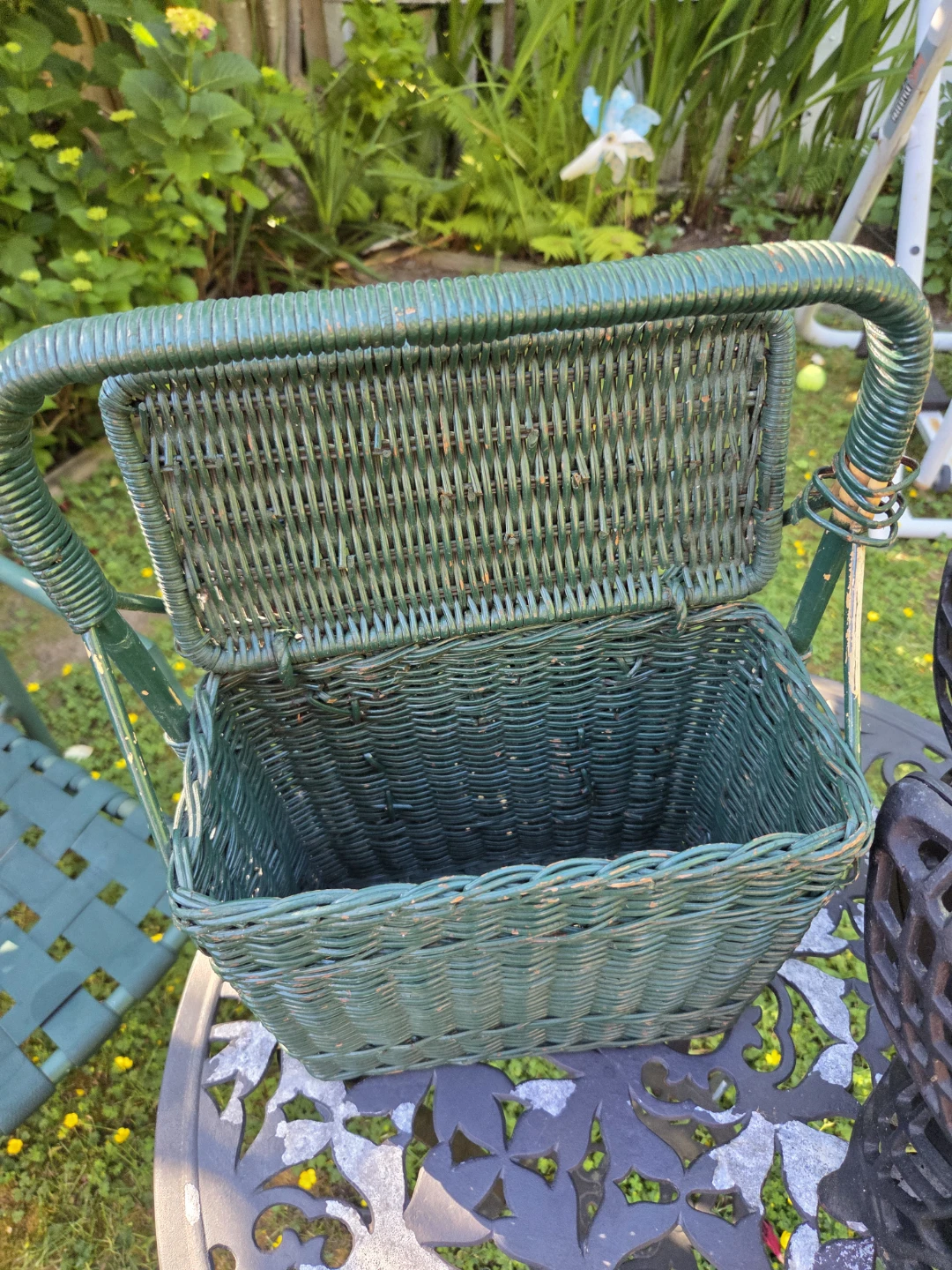 Green Wicker Picnic Basket with Cup Holders - photo 2