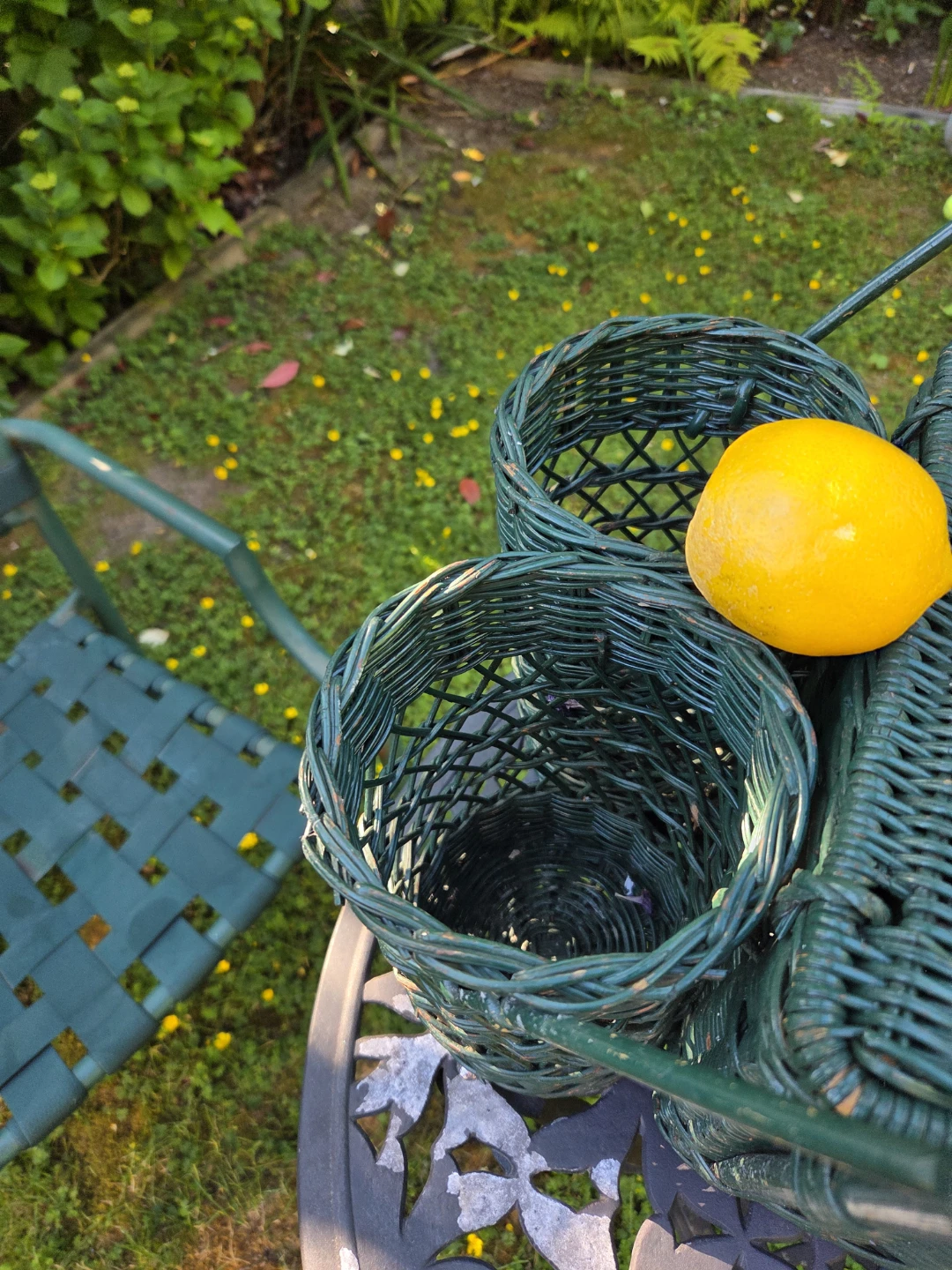 Green Wicker Picnic Basket with Cup Holders - photo 3