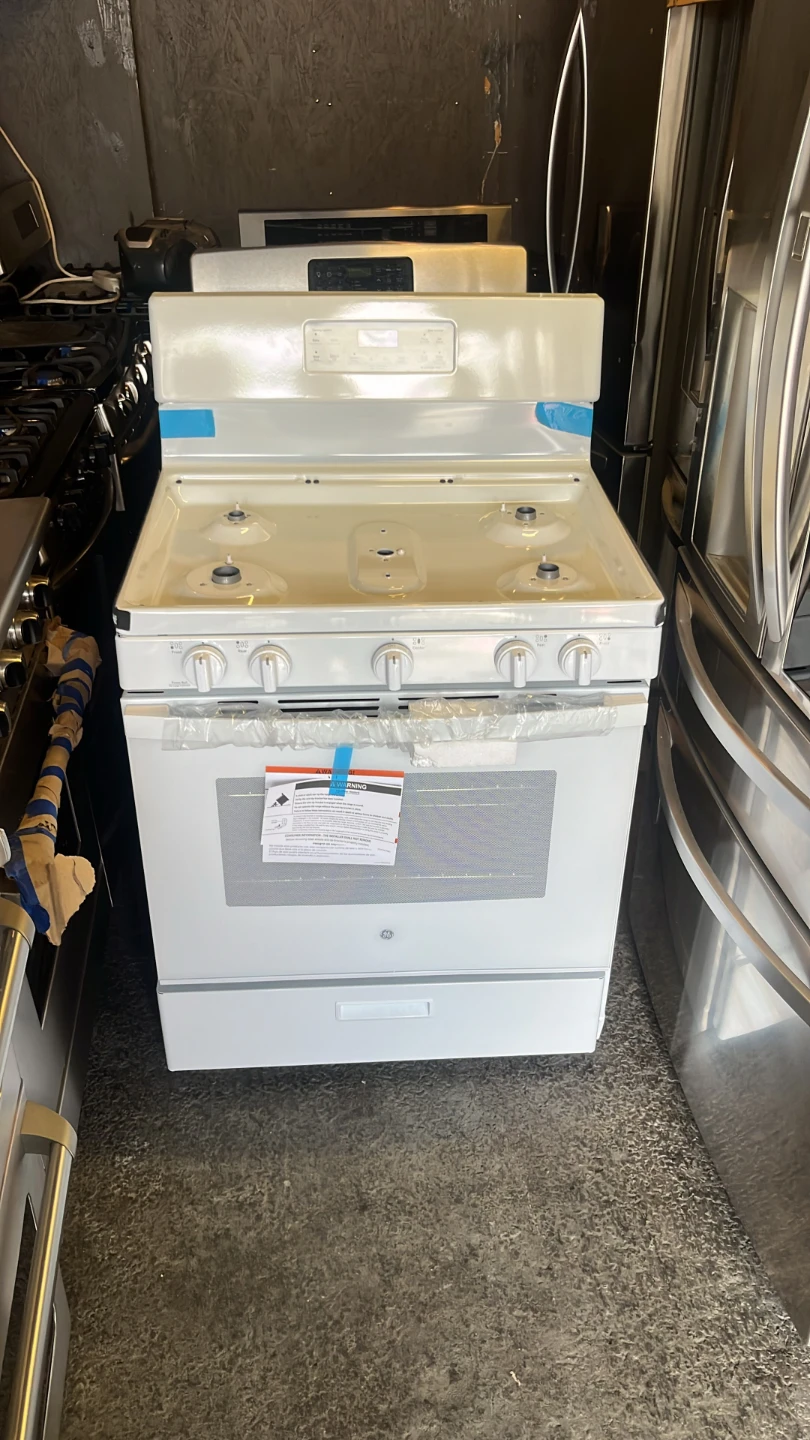 White GE Gas Range with Oven new