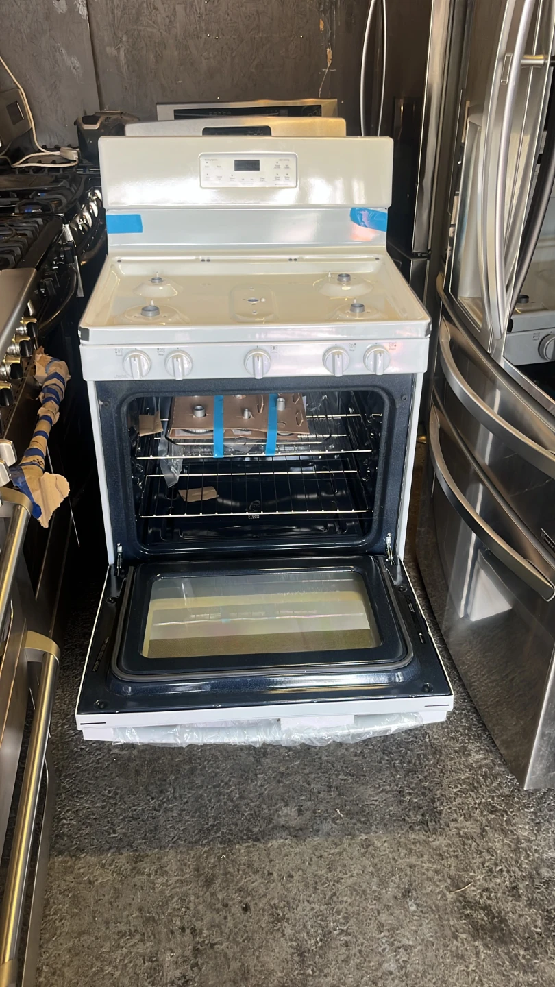 White GE Gas Range with Oven new - photo 3