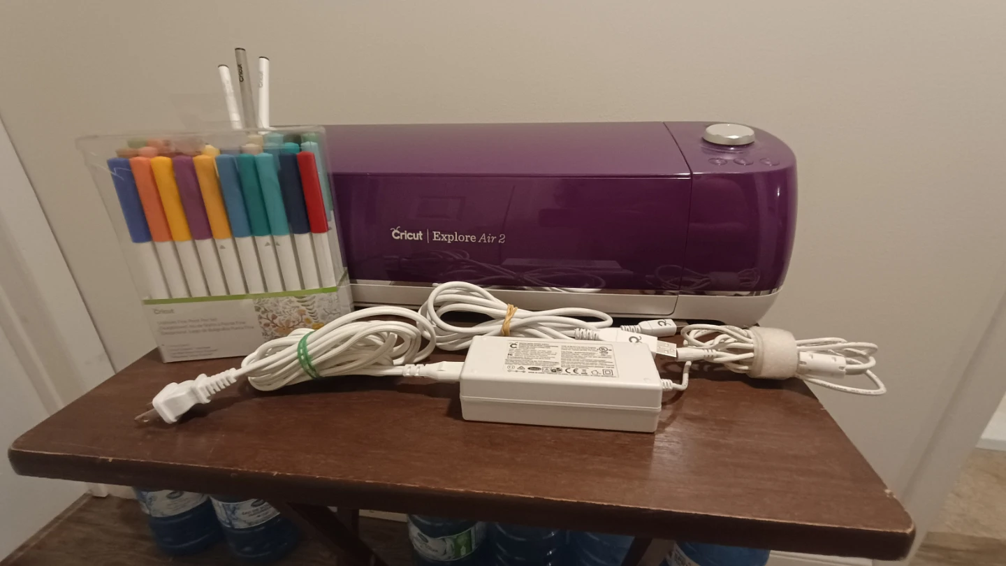 Cricut Explore Air 2 + Extra Pens & Cardstock