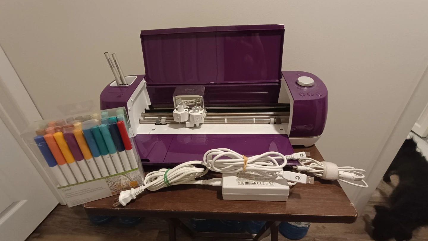 Cricut Explore Air 2 + Extra Pens & Cardstock - photo 2