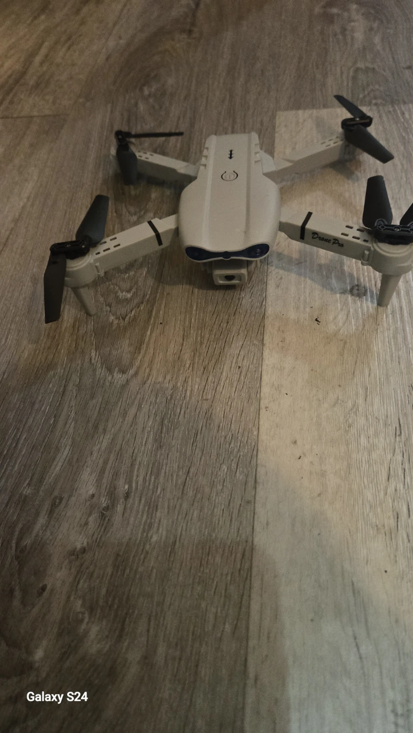 Brand new Foldable Drone with Controller - photo 3