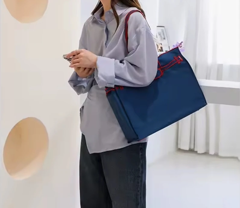 Blue tote bag with red trim - photo 2