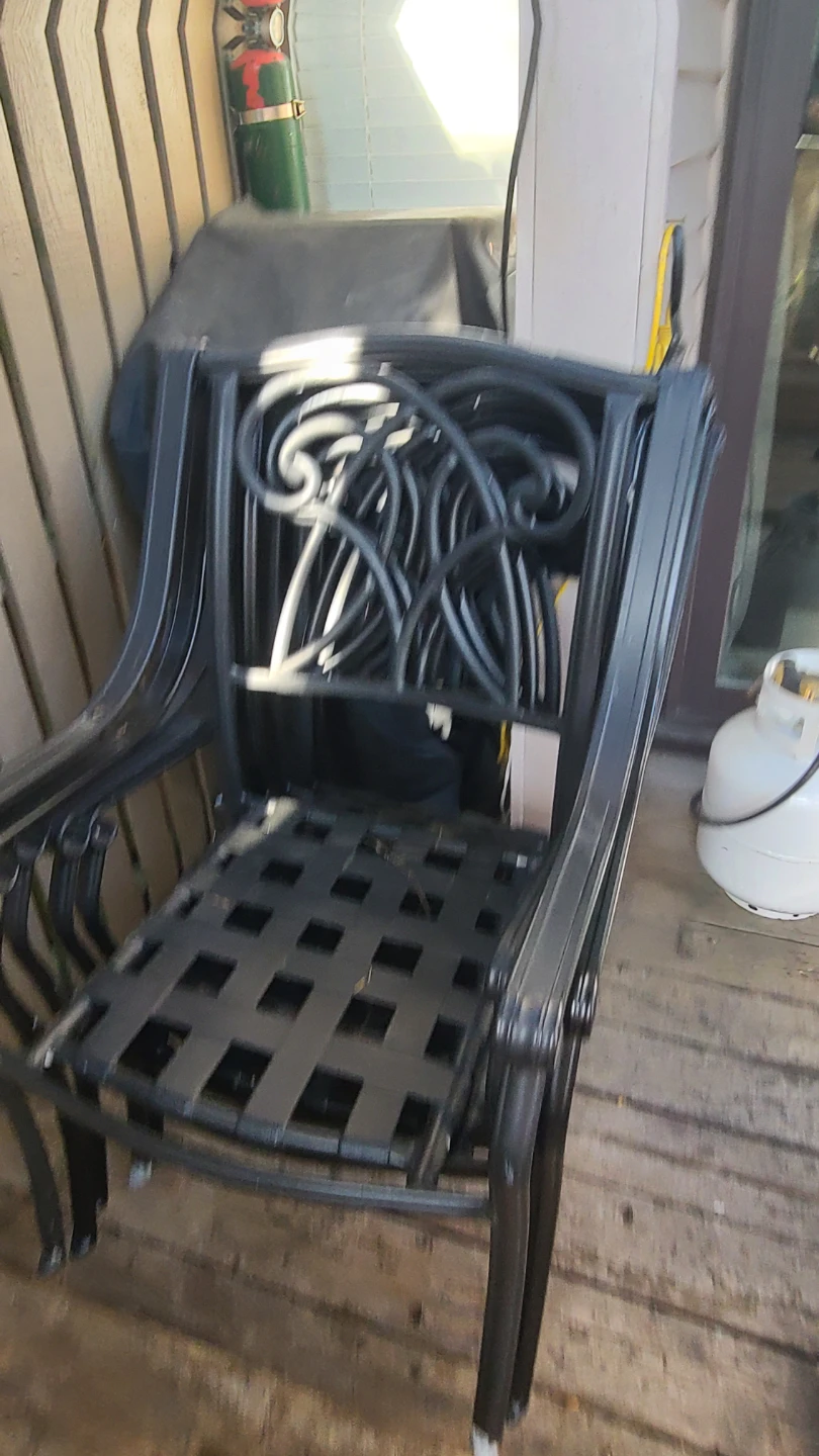 Round patio table and stackable chairs - photo 2