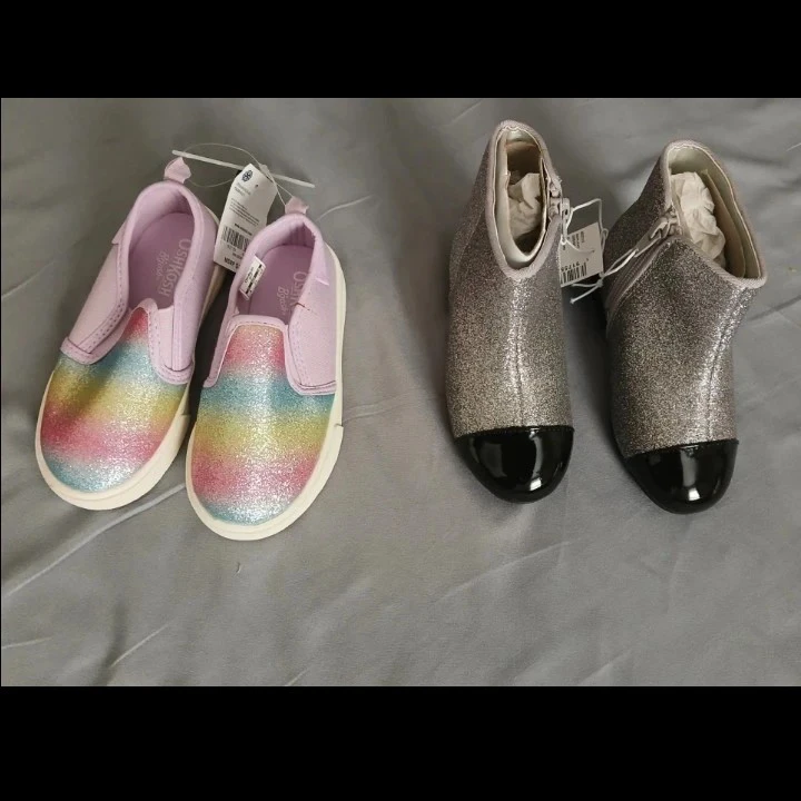 OshKosh B'gosh Rainbow Slip-On Shoes & Silver Boots - 8 ⚽