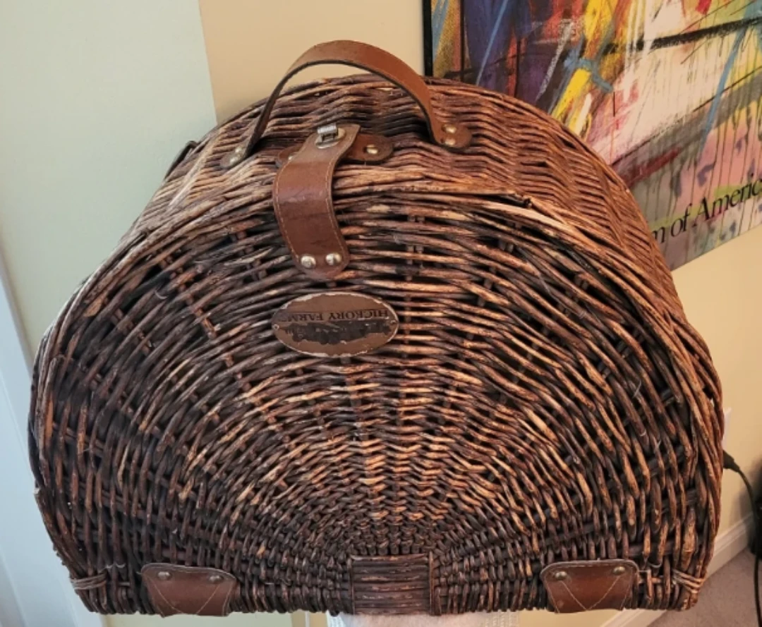 Vintage Hickory Farms Picnic Basket