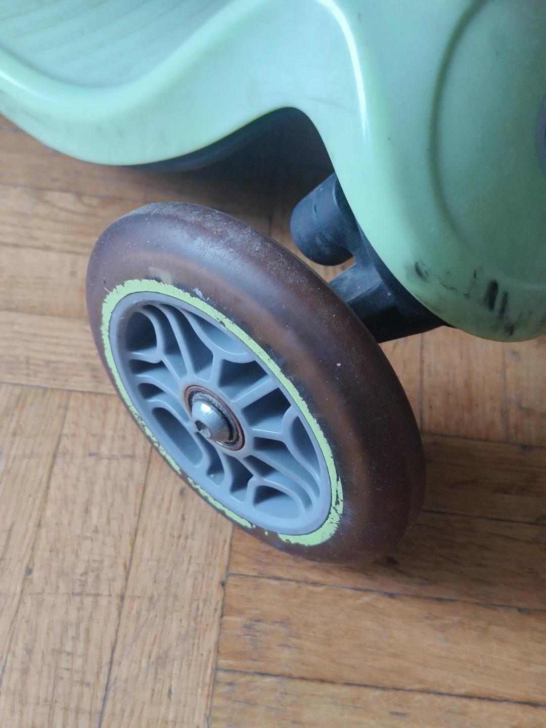 Globber Green 3-Wheel Scooter - photo 3