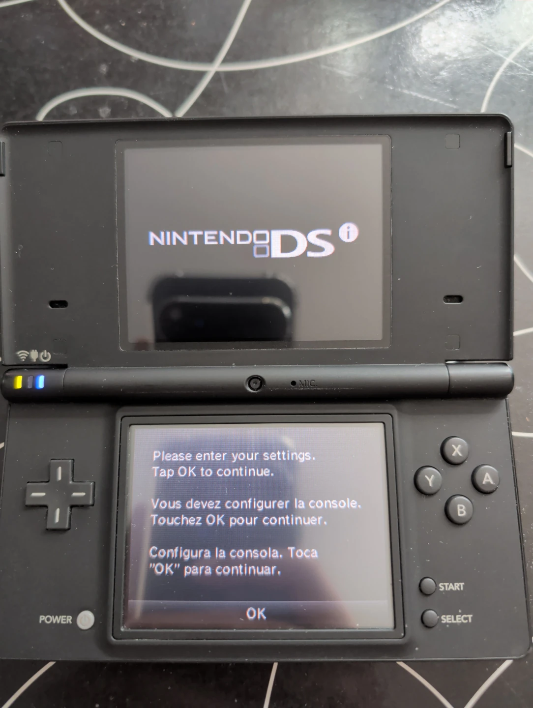Nintendo DSi no charger no stylus