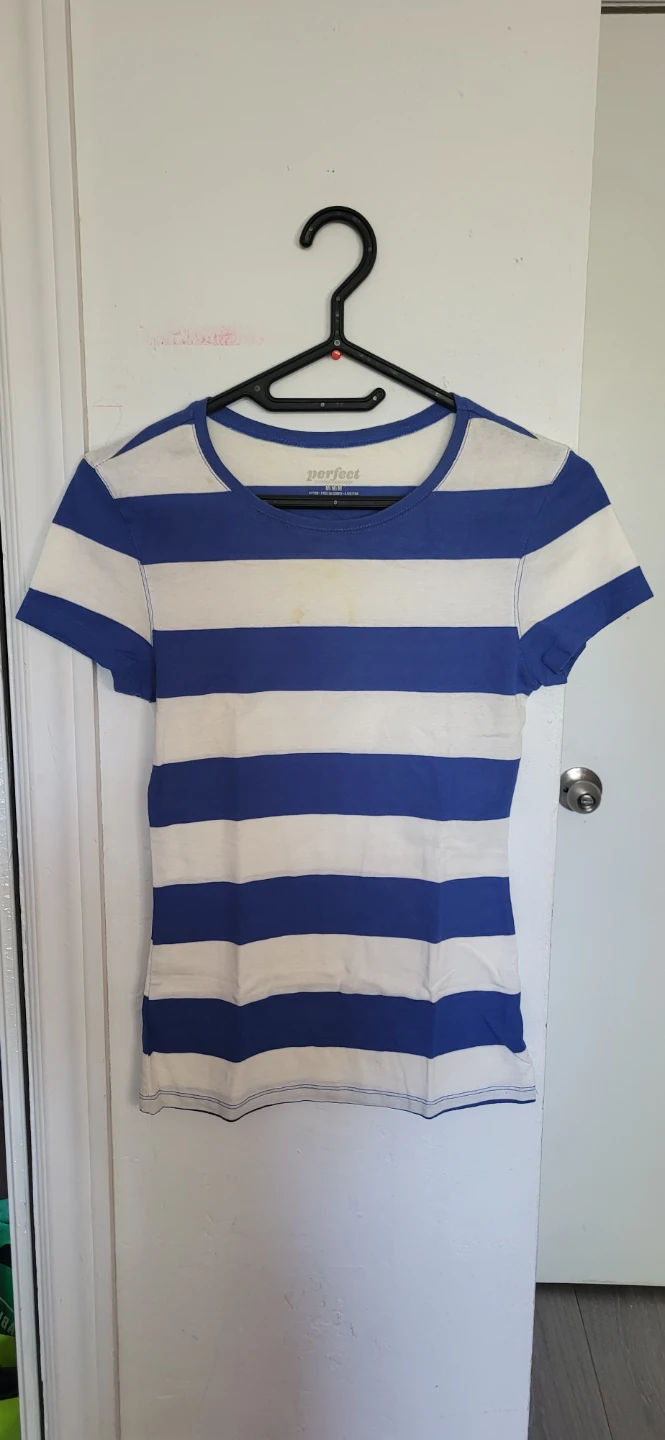 Old Navy Blue and White Striped T-Shirt - Size M