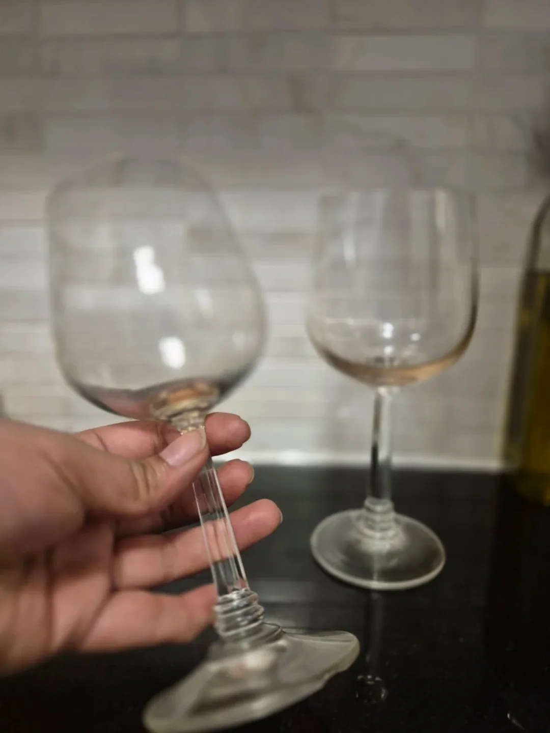 Set of 2 Clear Wine Glasses - photo 2
