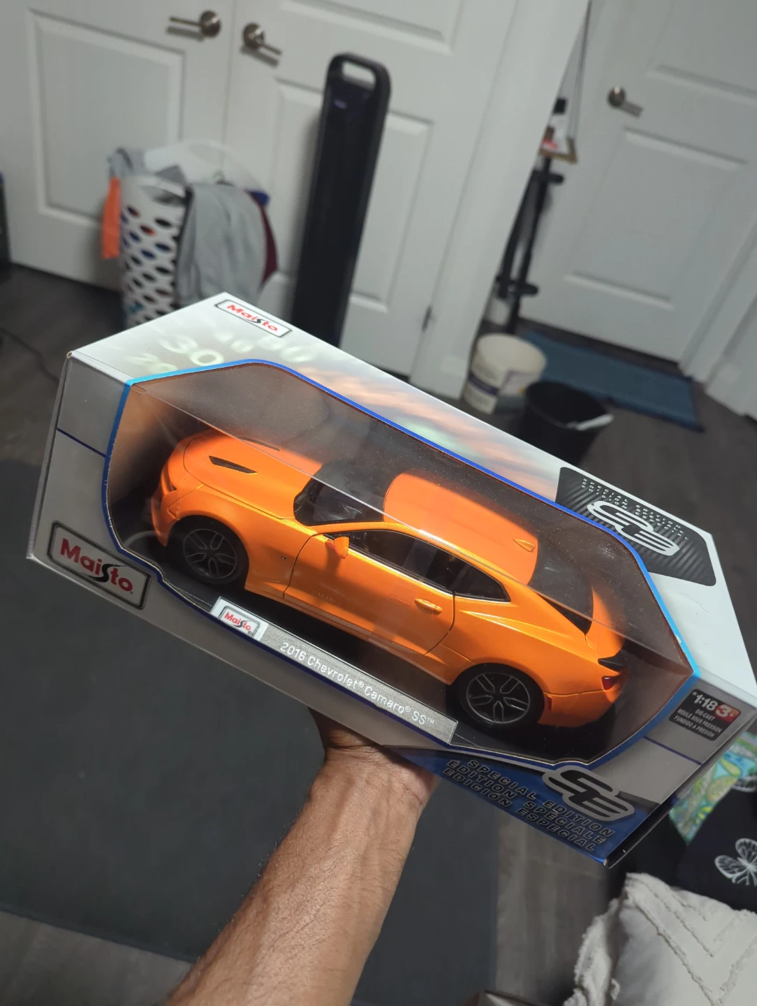 Collectible diecast cars 1:18 scale $35 and above - photo 5