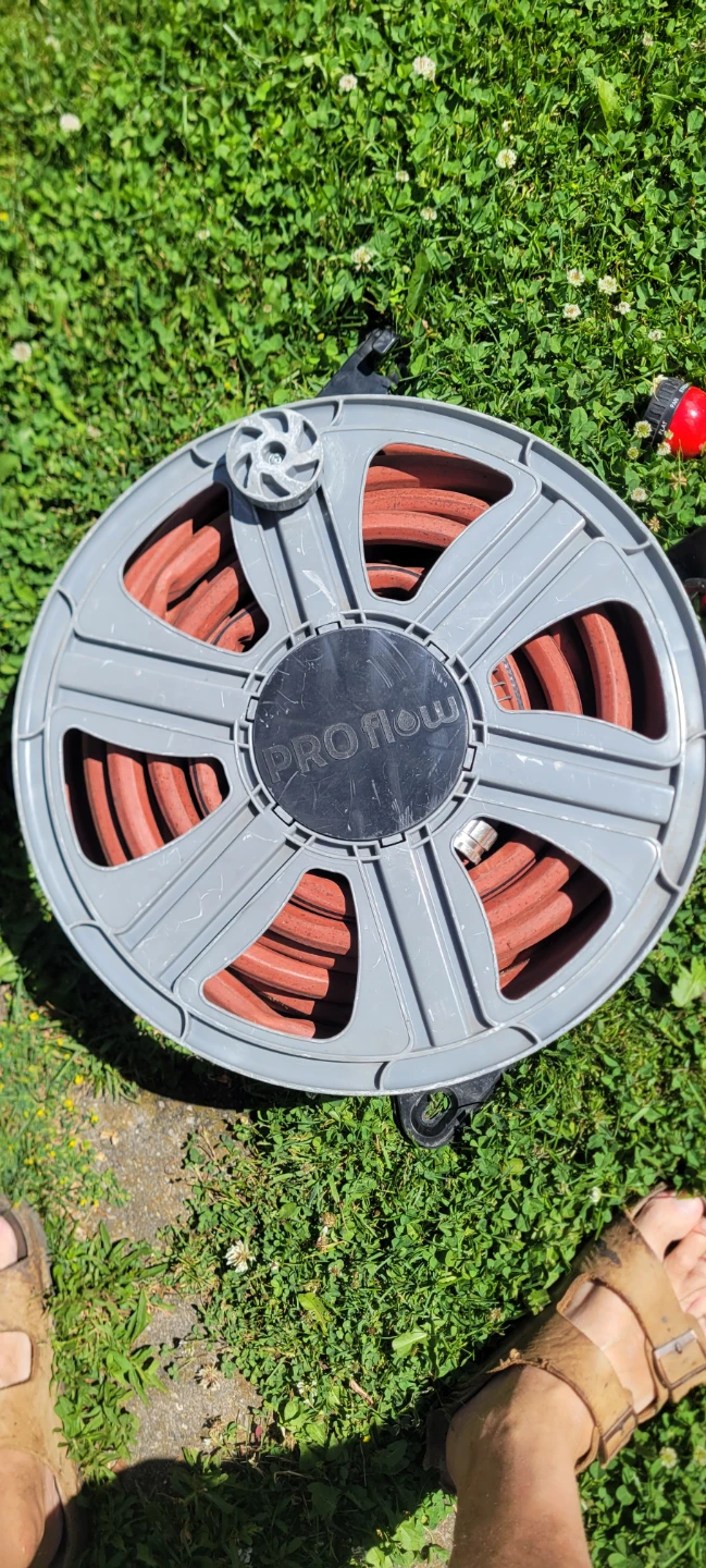Side Winding 5/8 garden hose reel - photo 2