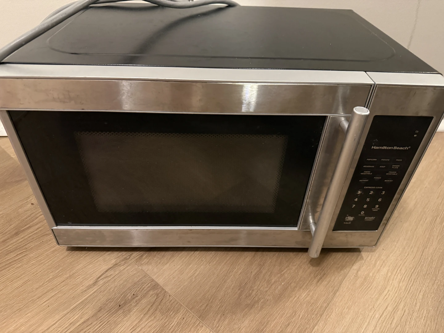 Hamilton Beach Microwave - photo 2