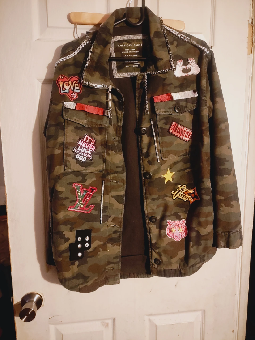 ⚽American Eagle Camo Jacket with Patches and Chains size XS/MED