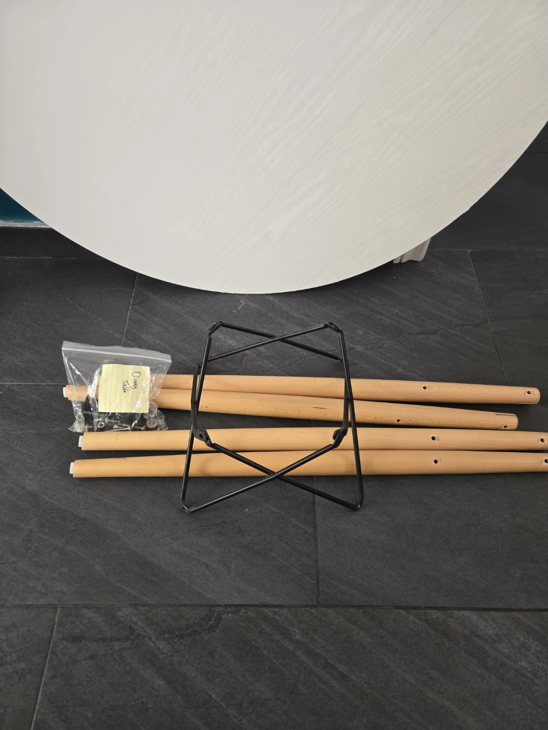 Round Dining Table - photo 2