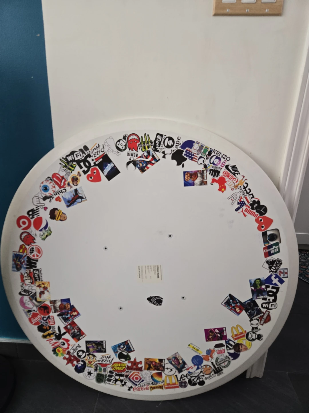Round Dining Table - photo 3