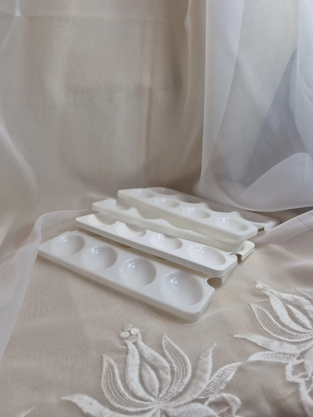 Lot of 4 Tupperware Devilled Egg Insert Holders - photo 5