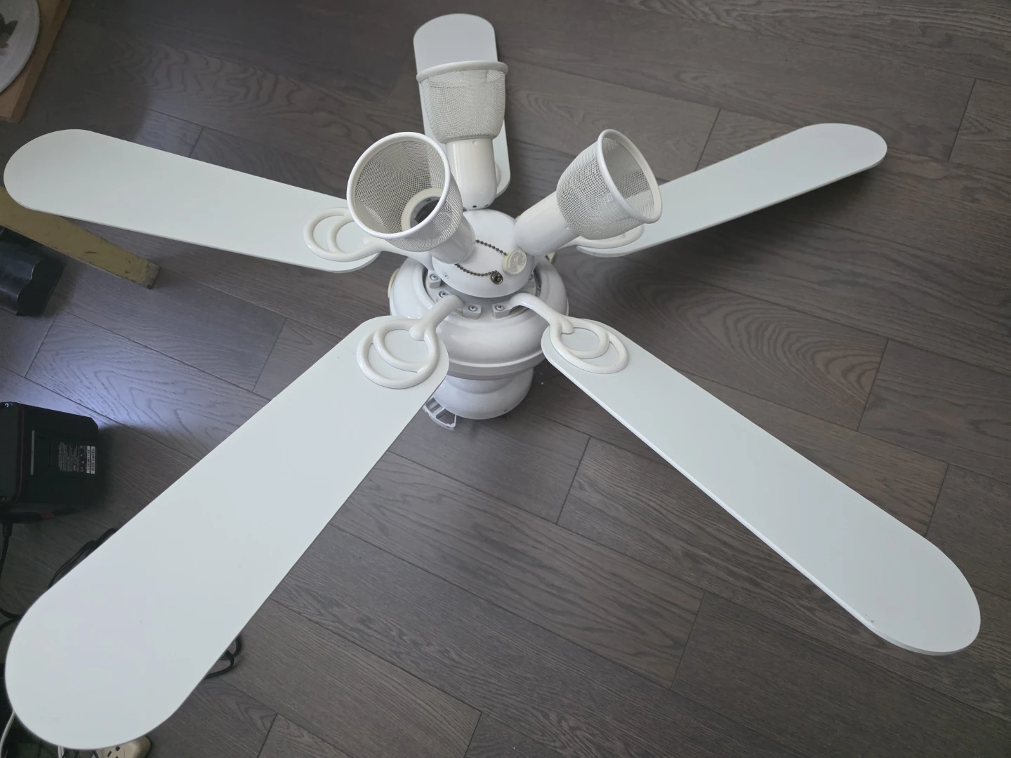 White Ceiling Fan with 5 Wooden Blades