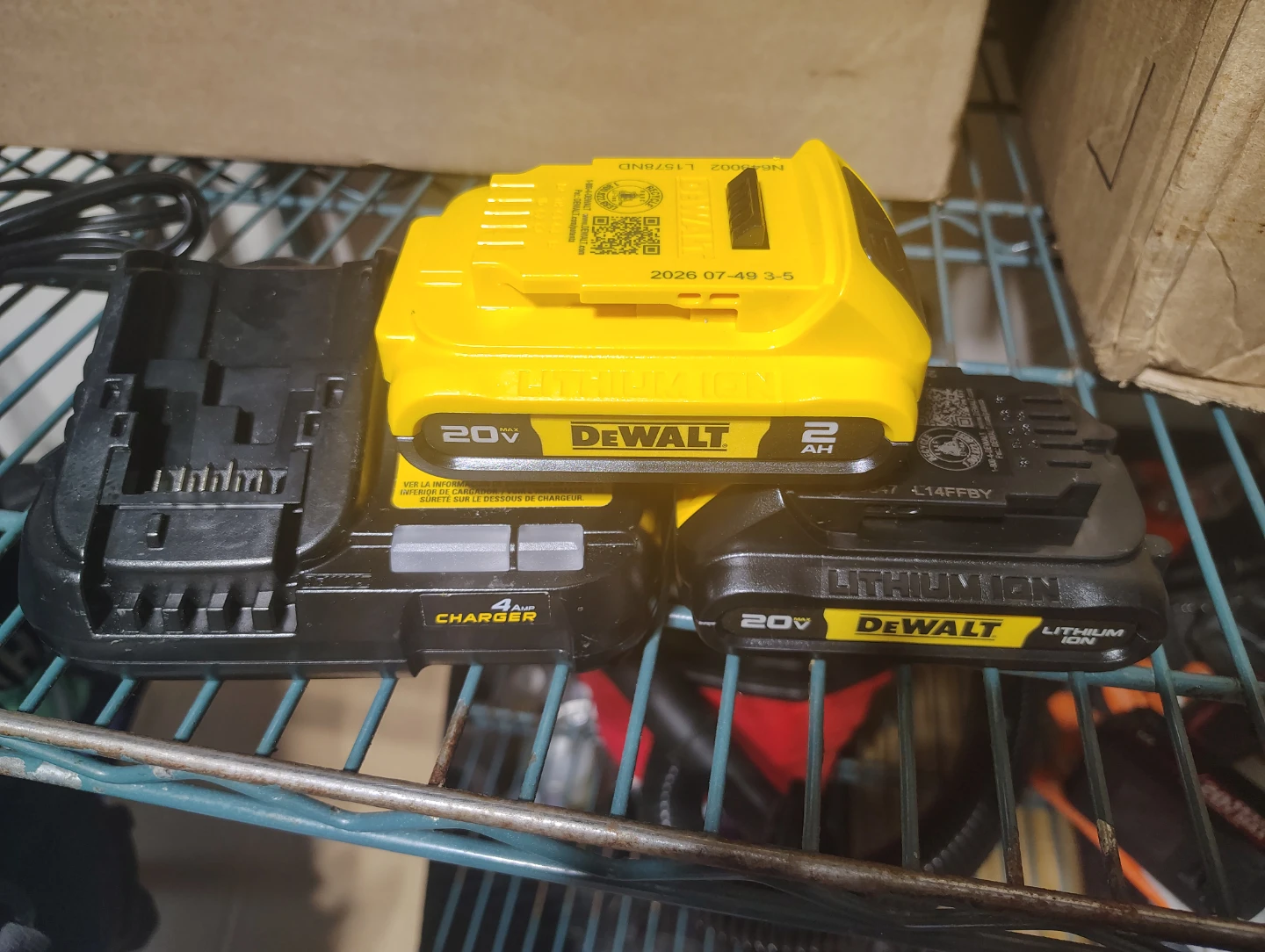DeWalt 20V Lithium Ion Battery and Charger Kit - photo 4