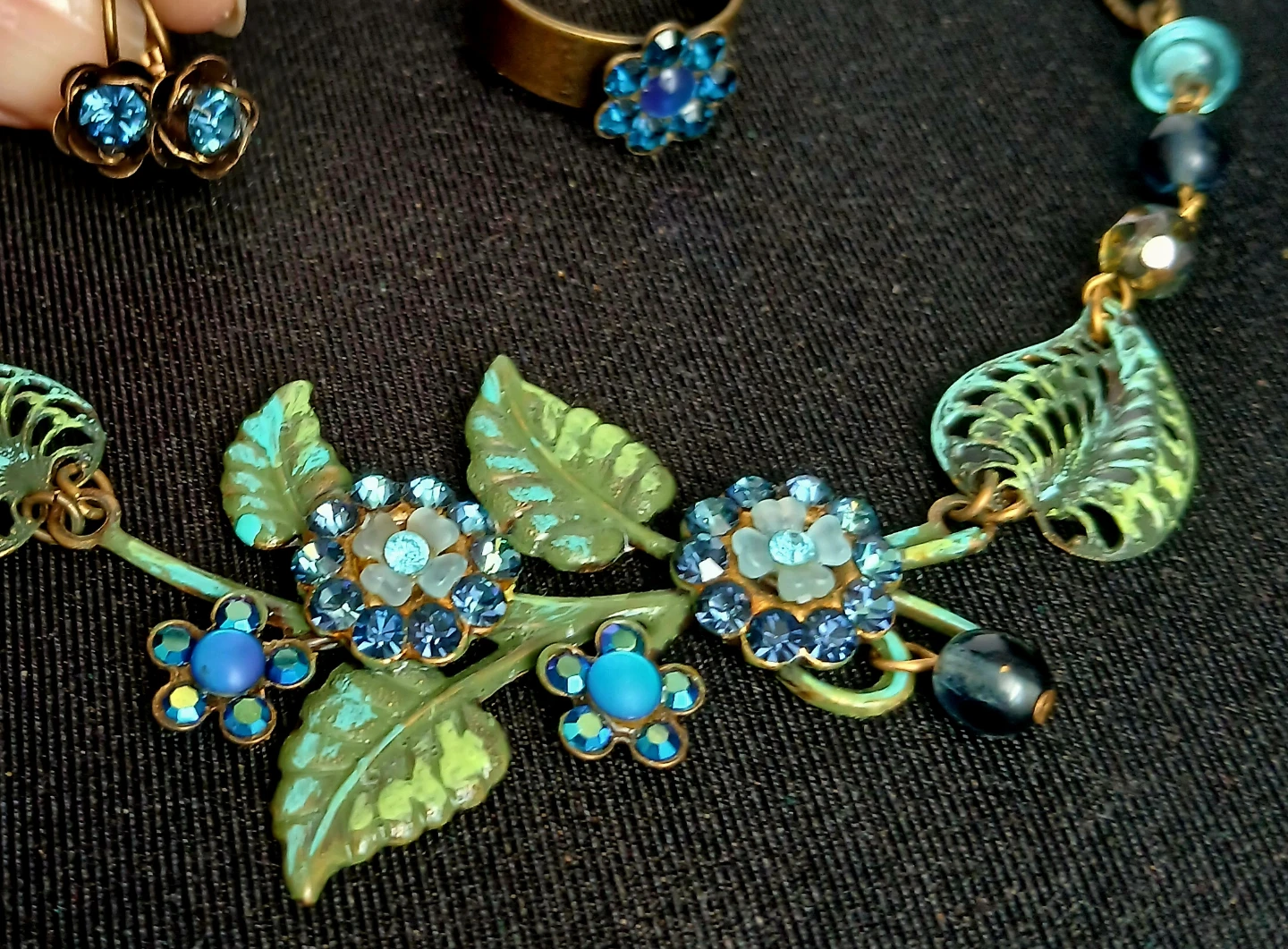 Jewellery Set - Necklace, Earrings, and Ring - photo 2