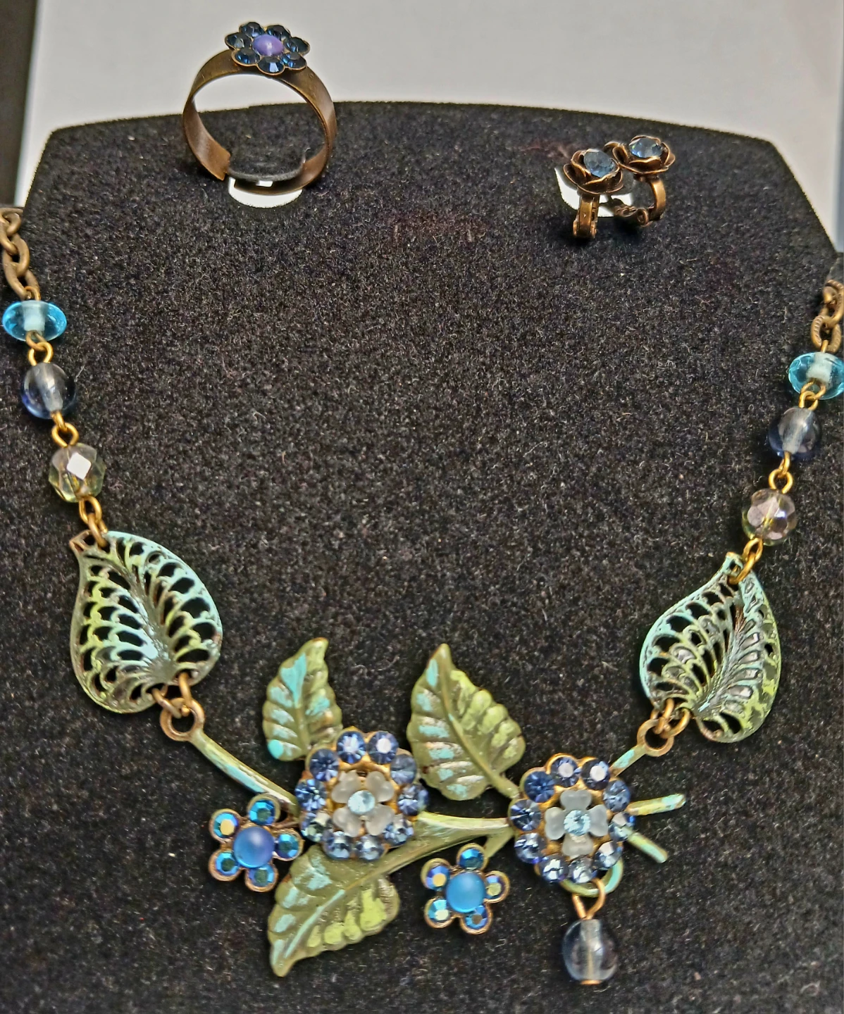 Jewellery Set - Necklace, Earrings, and Ring - photo 4