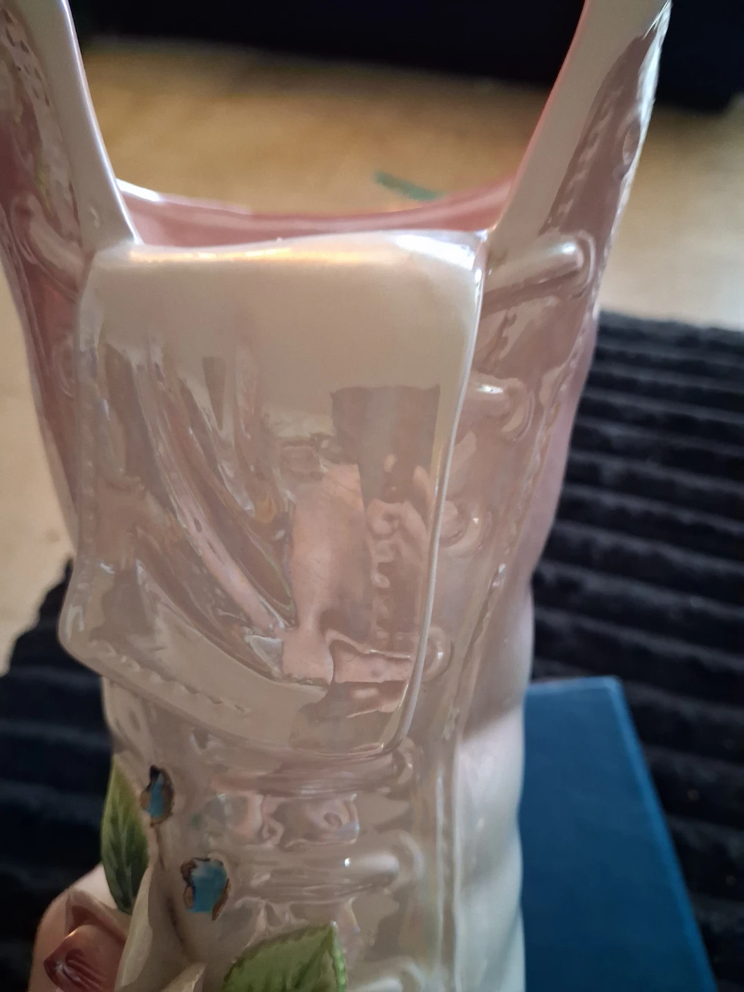 Ceramic Boot Vase with Roses - photo 4