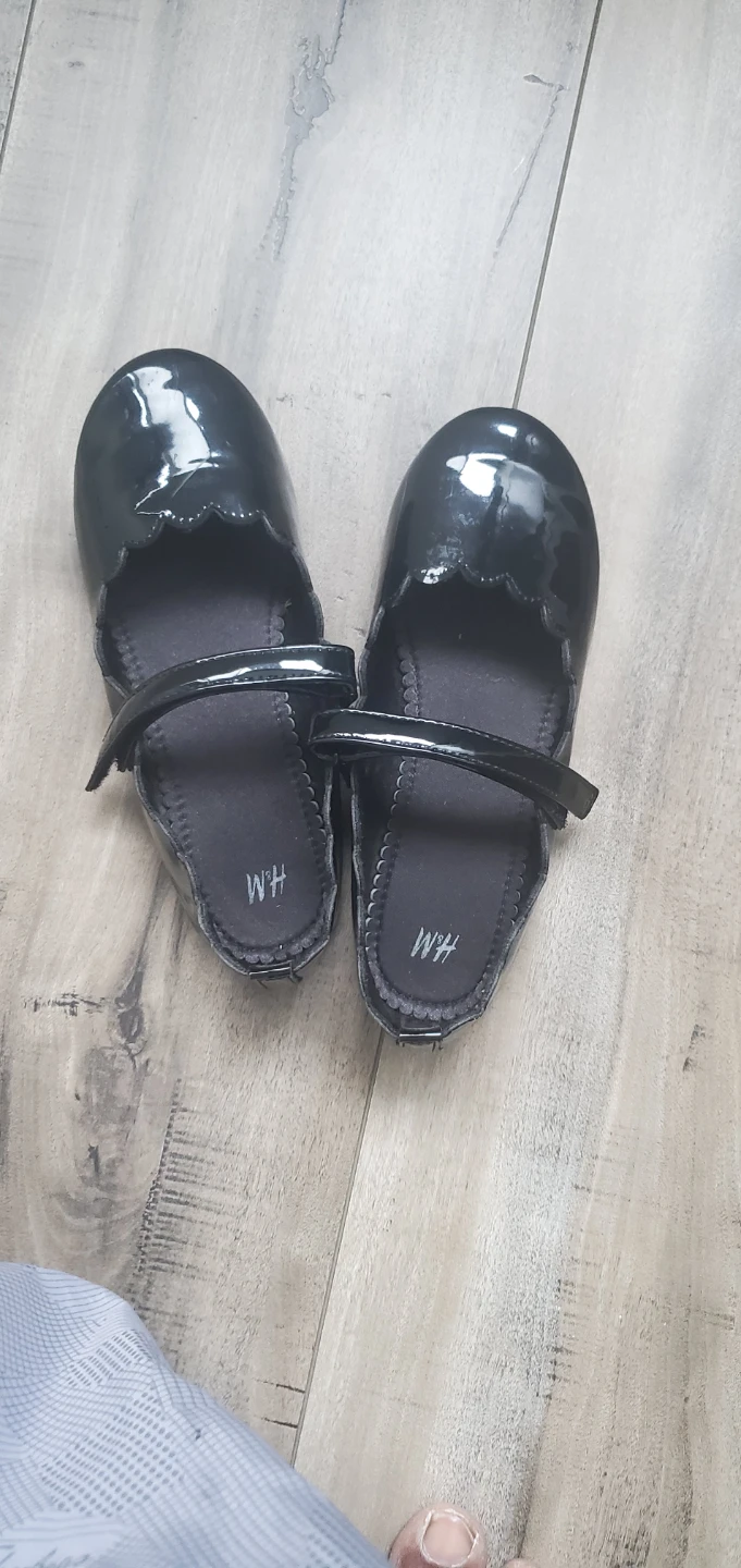 H&M Black Patent Mary Jane Shoes - Size 32 - photo 3