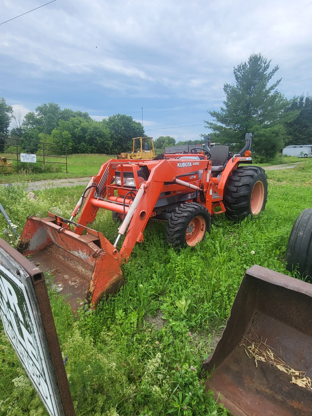 Kubota L3710 Farm Landscaping Tractor with Loader