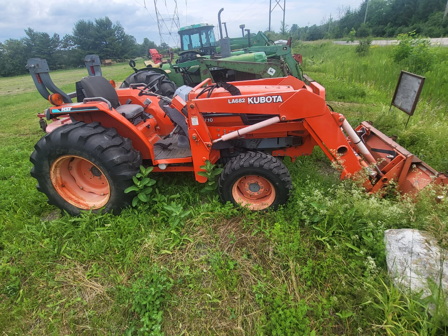 Kubota L3710 Farm Landscaping Tractor with Loader - photo 3