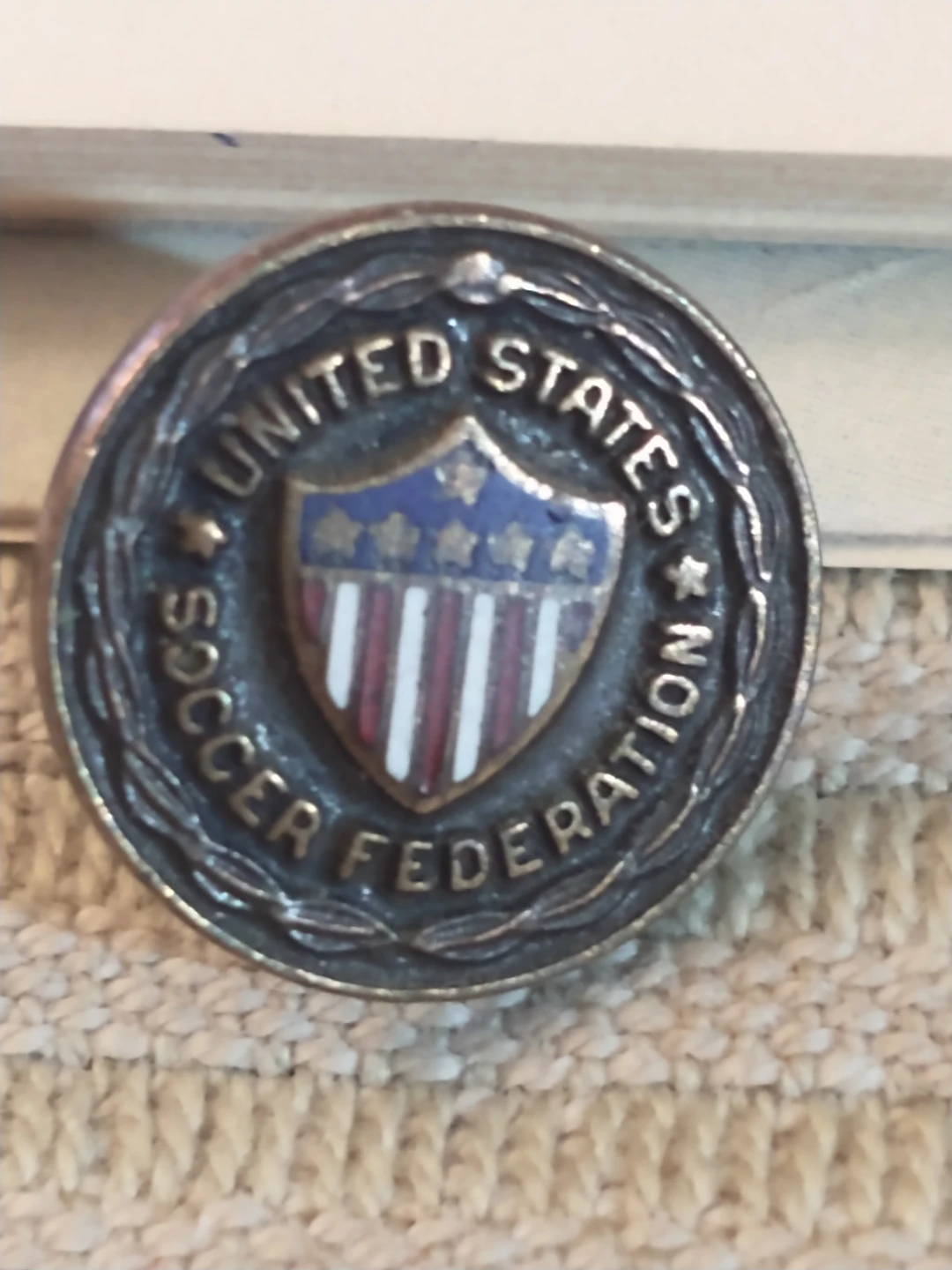 Amazing 1990s United States Soccer Federation Lapel Pin Pin - photo 2