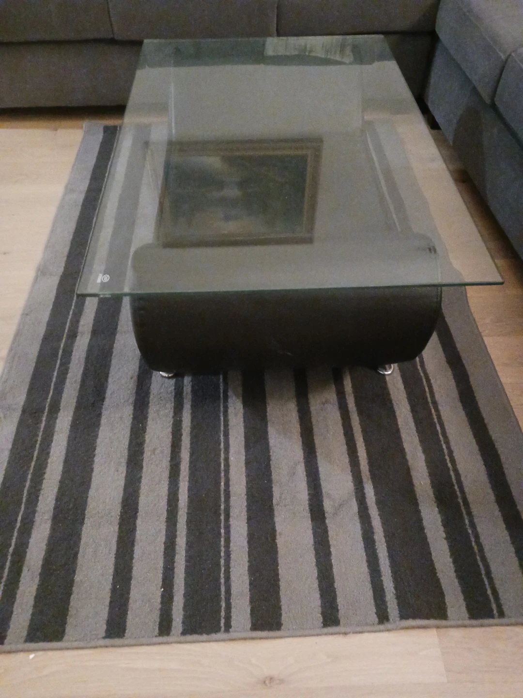Living room carpet light weight used no smoke no pets