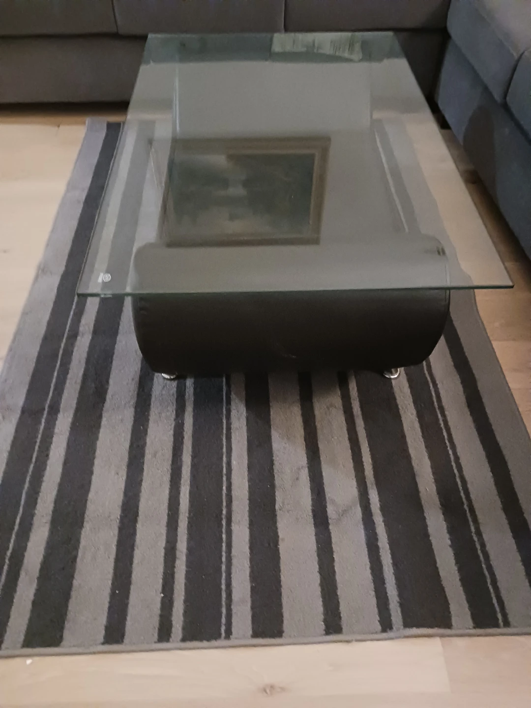 Living room carpet light weight used no smoke no pets - photo 2