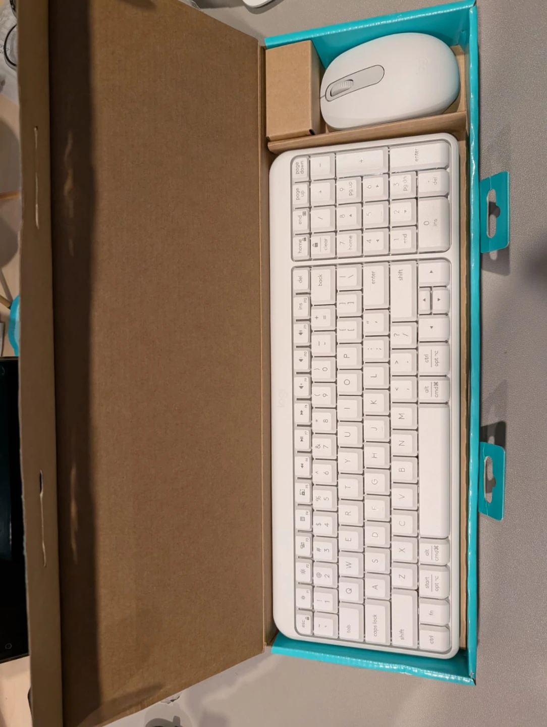 Logitech MK250 Wireless Keyboard and Mouse Combo - photo 2