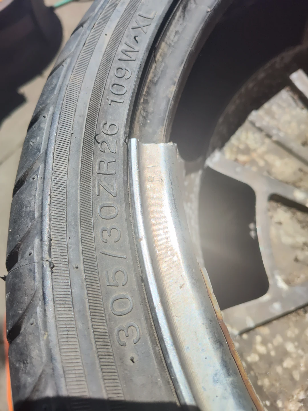 Tires 305/30ZR26 109W XL 26 inch tires off Suburban - photo 2