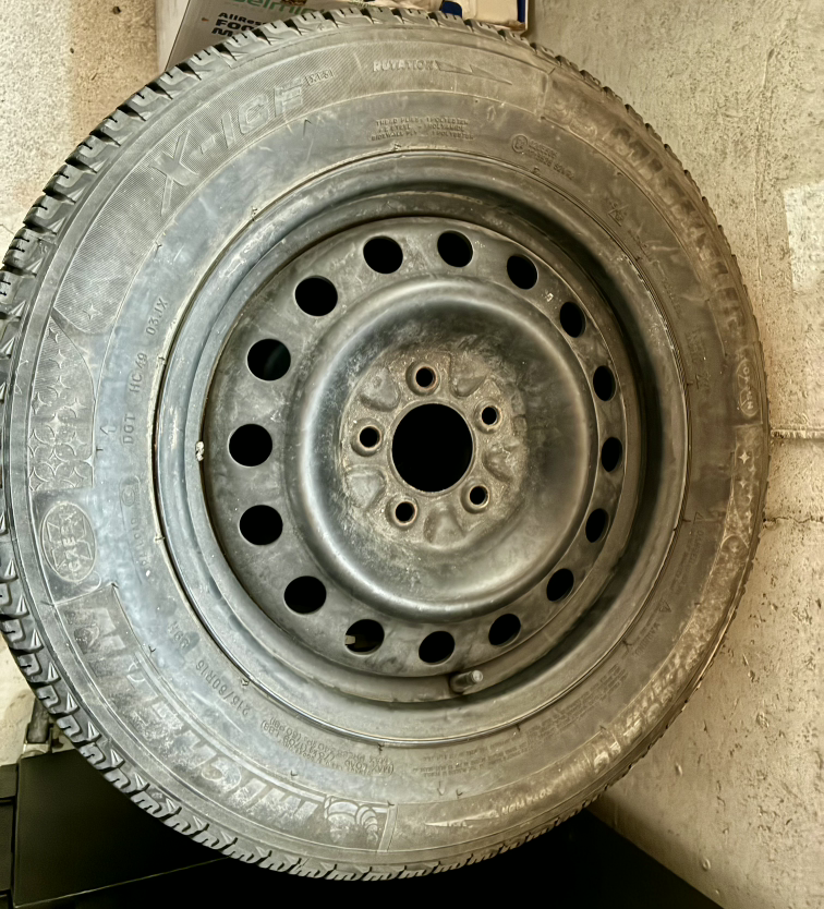 Michelin Winter Tire with Steel Rim - 215/60R16 - photo 3