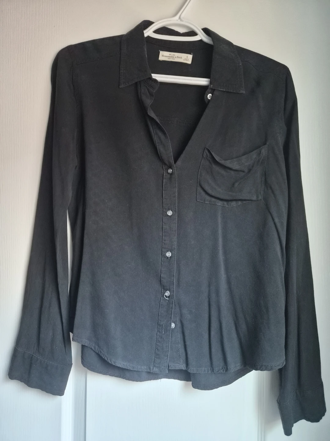 Abercrombie & Fitch Black Button-Up Shirt - Size S