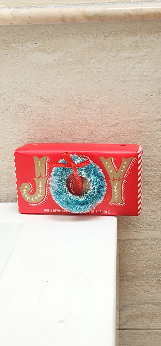 Holly Berry Scented Joy Soap Bar 7 oz⚽