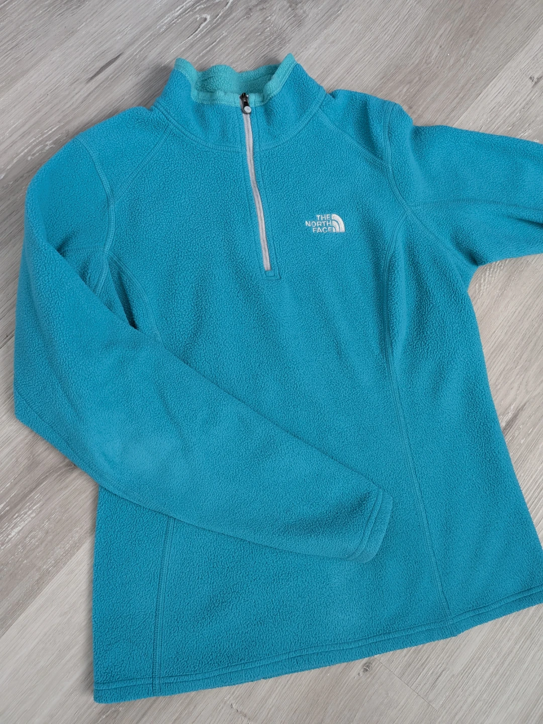 AVAILABLE ONLY THIS WEEKEND The North Face Fleece Pullover