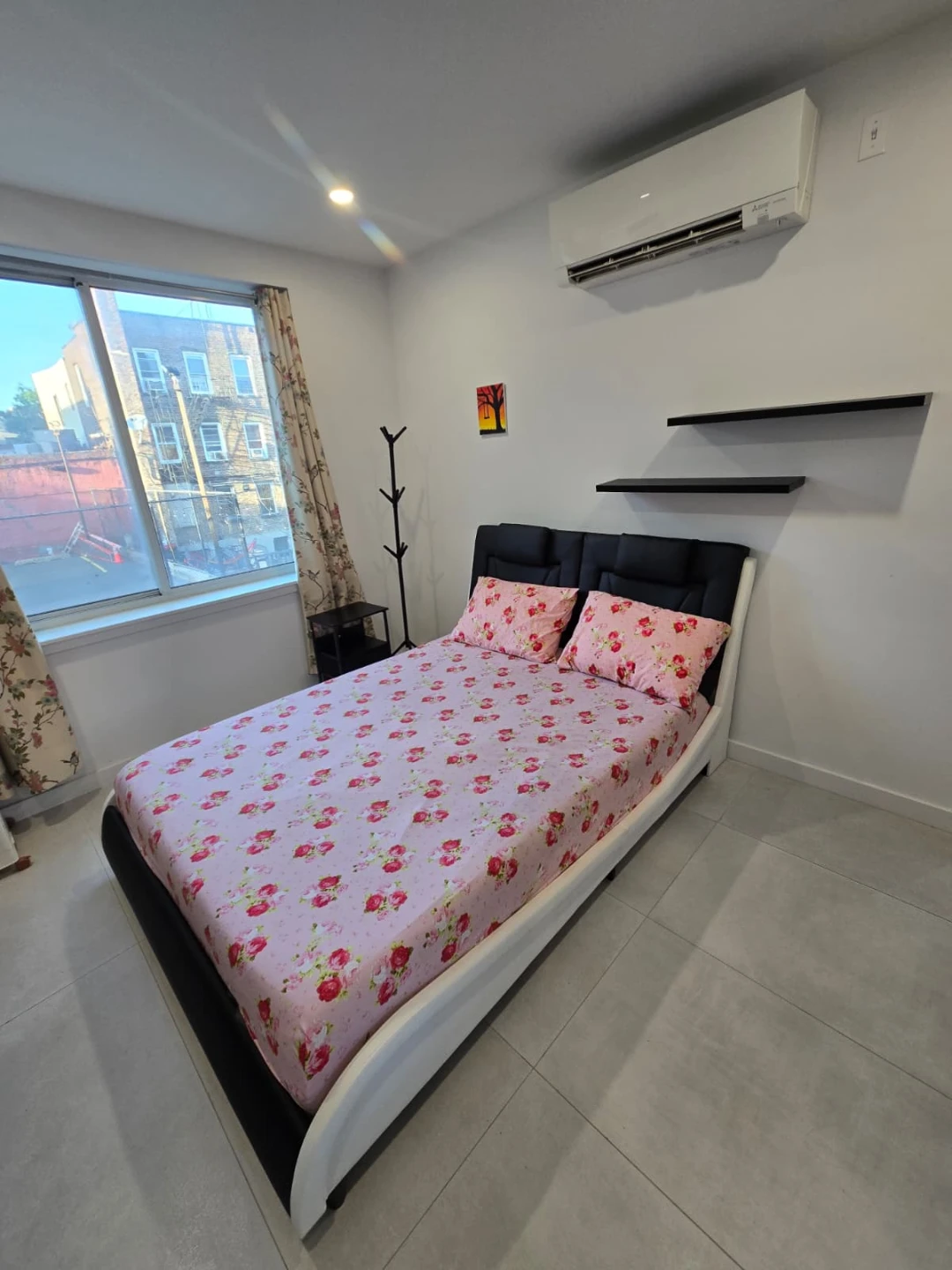 Queen size bedframe