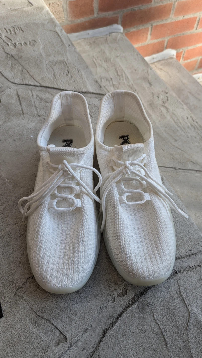 White Pony Shoes Size 8 US
